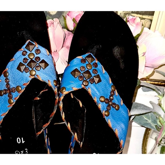 Sassy Sistas brand flip flops, blue with brown embroidery and rhinestones - Picture 4 of 4